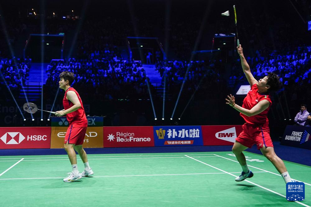 49岁传奇神级准度！决胜局贴库红球极限清台，全场起立鼓掌.